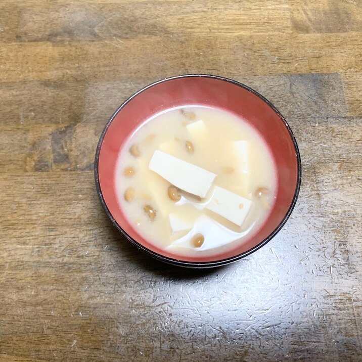 味噌汁レシピ　なめこと豆腐の味噌汁